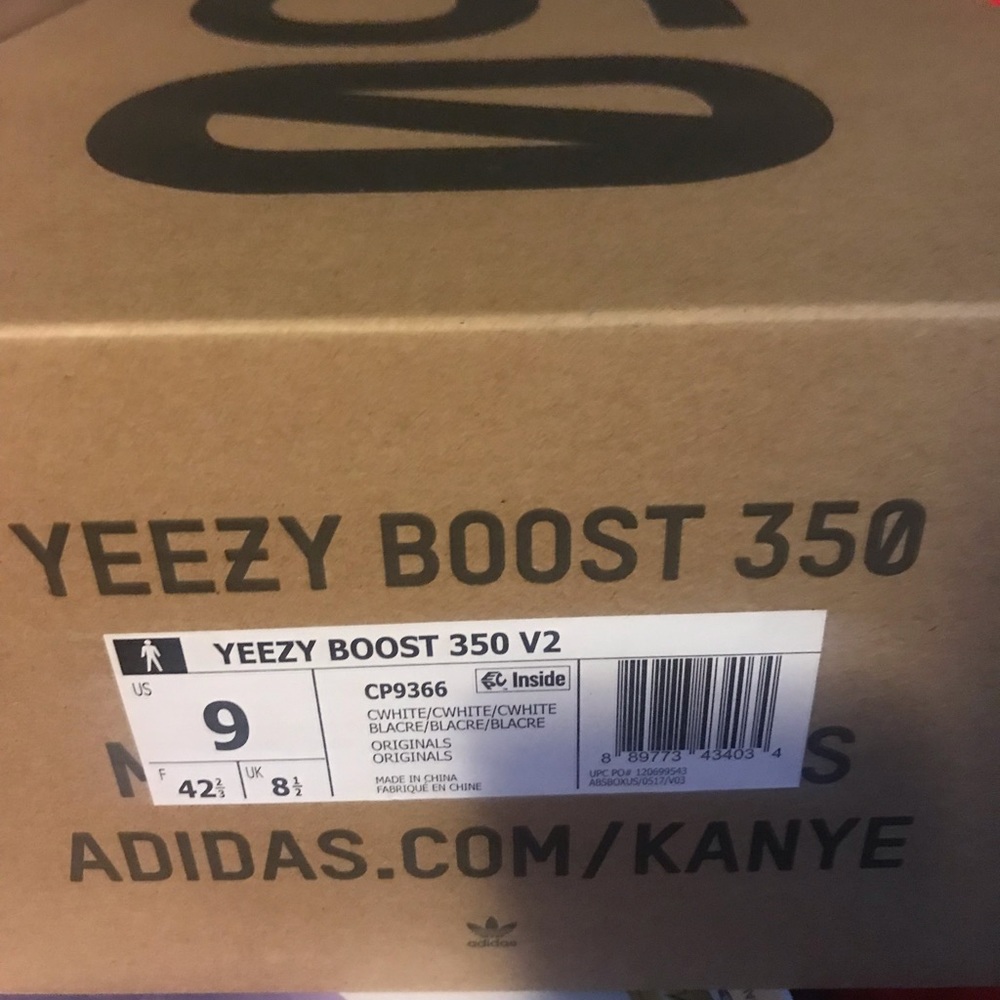 Yeezy Boost 350 V2 in Cloud White